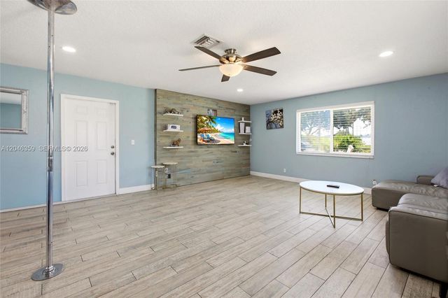 1476 N Mangonia Dr, West Palm Beach, FL 33401