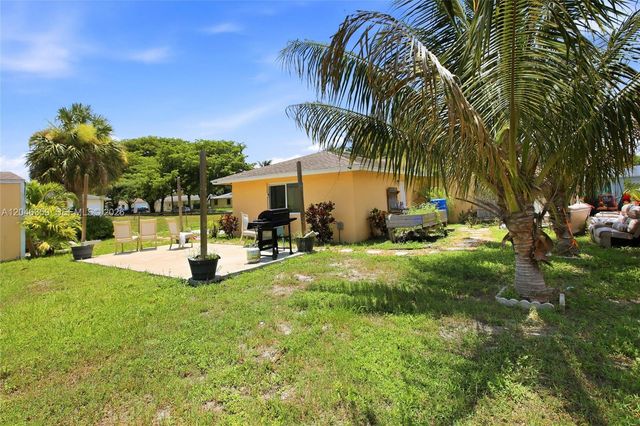 1476 N Mangonia Dr, West Palm Beach, FL 33401