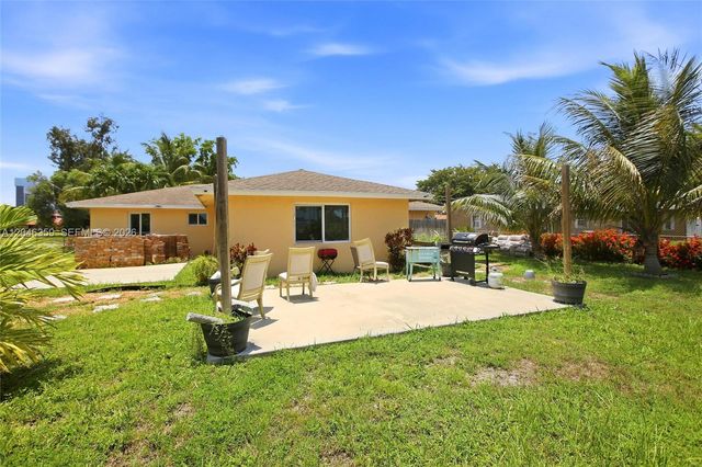 1476 N Mangonia Dr, West Palm Beach, FL 33401
