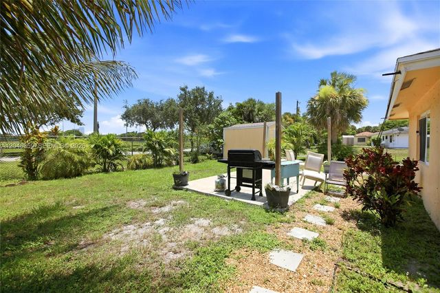 1476 N Mangonia Dr, West Palm Beach, FL 33401