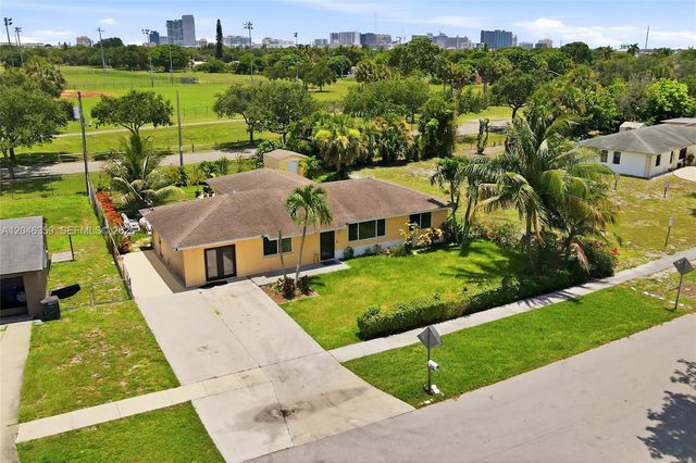 1476 N Mangonia Dr, West Palm Beach, FL 33401