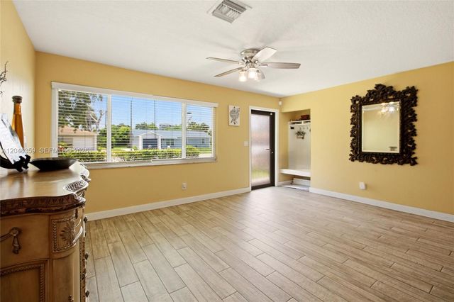 1476 N Mangonia Dr, West Palm Beach, FL 33401