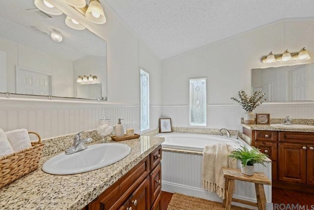 39054 Camp Dr, Prairieville, LA 70769