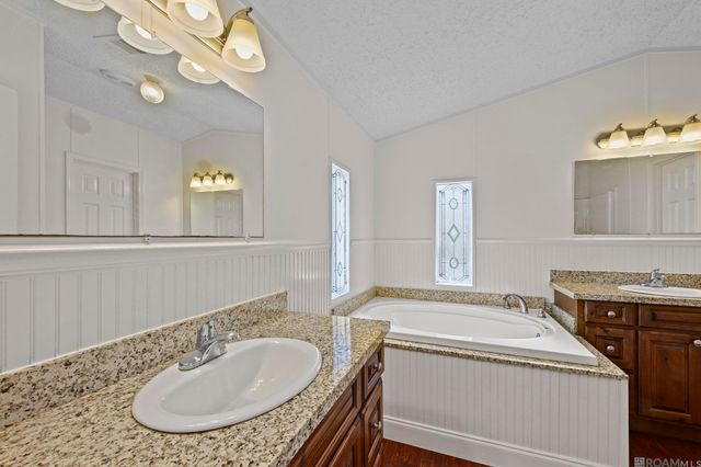 39054 Camp Dr, Prairieville, LA 70769