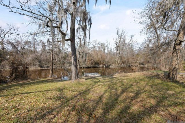 39054 Camp Dr, Prairieville, LA 70769