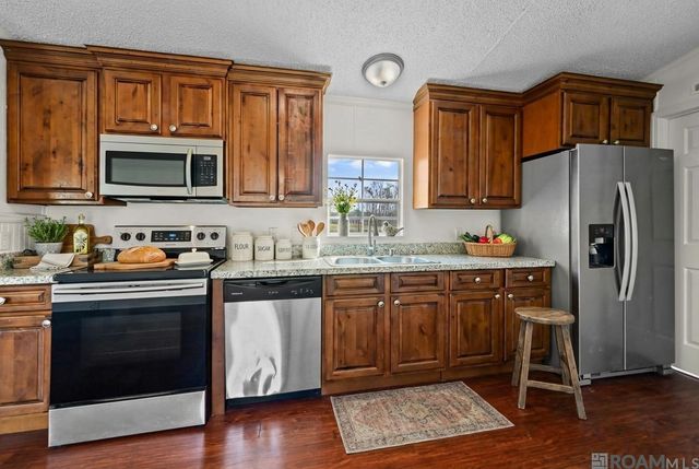 39054 Camp Dr, Prairieville, LA 70769