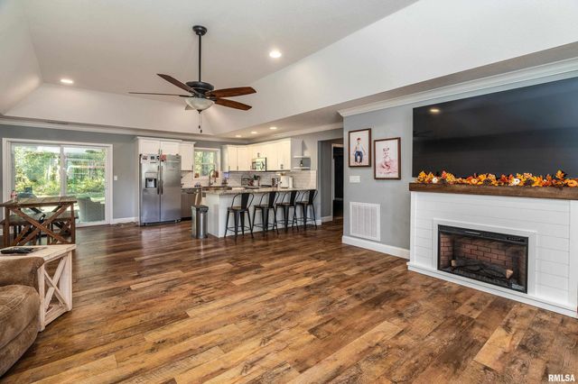 412 Noah Lane, Carterville, IL 62918