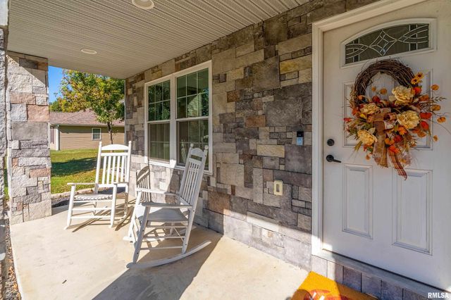 412 Noah Lane, Carterville, IL 62918