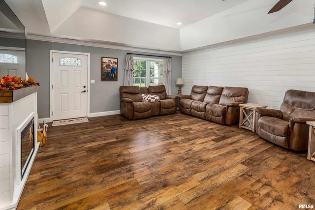 412 Noah Lane, Carterville, IL 62918