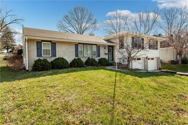 4819 NE Sherwood Drive, Kansas City, MO 64119