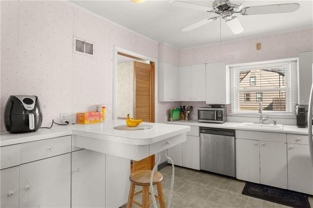 4819 NE Sherwood Drive, Kansas City, MO 64119