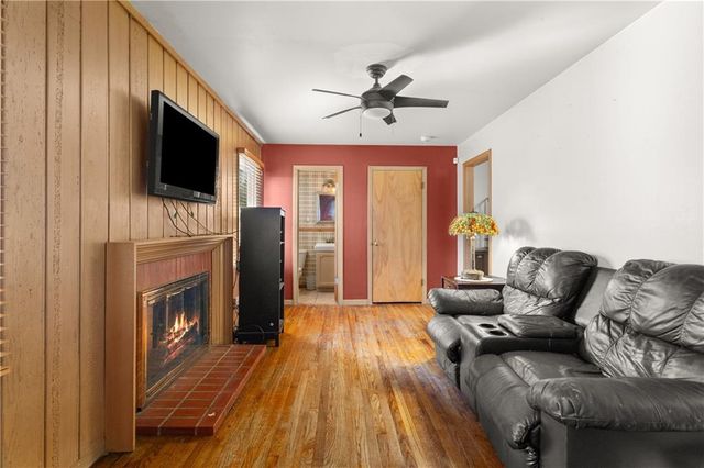 4819 NE Sherwood Drive, Kansas City, MO 64119