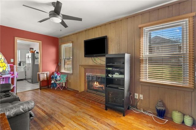 4819 NE Sherwood Drive, Kansas City, MO 64119