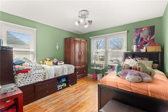 4819 NE Sherwood Drive, Kansas City, MO 64119