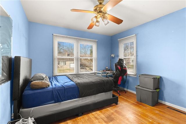 4819 NE Sherwood Drive, Kansas City, MO 64119