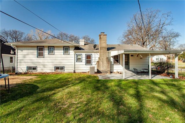 4819 NE Sherwood Drive, Kansas City, MO 64119