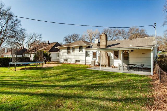 4819 NE Sherwood Drive, Kansas City, MO 64119