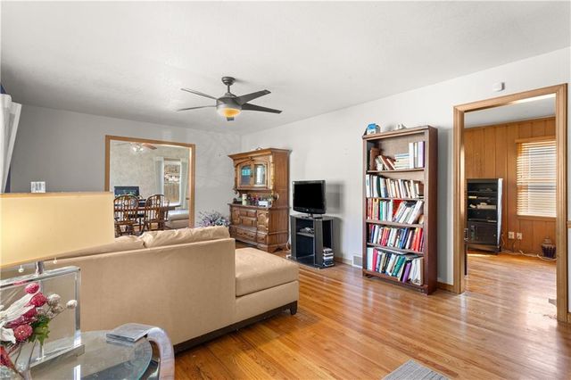 4819 NE Sherwood Drive, Kansas City, MO 64119