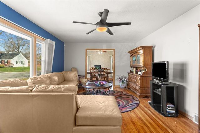 4819 NE Sherwood Drive, Kansas City, MO 64119