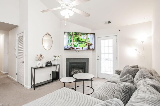 431 Old Colonial Way Unit 303, Newport News, VA 23608