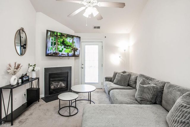 431 Old Colonial Way Unit 303, Newport News, VA 23608