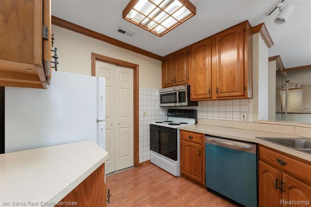 64 Rosebud Lane, Mount Clemens, MI 48043