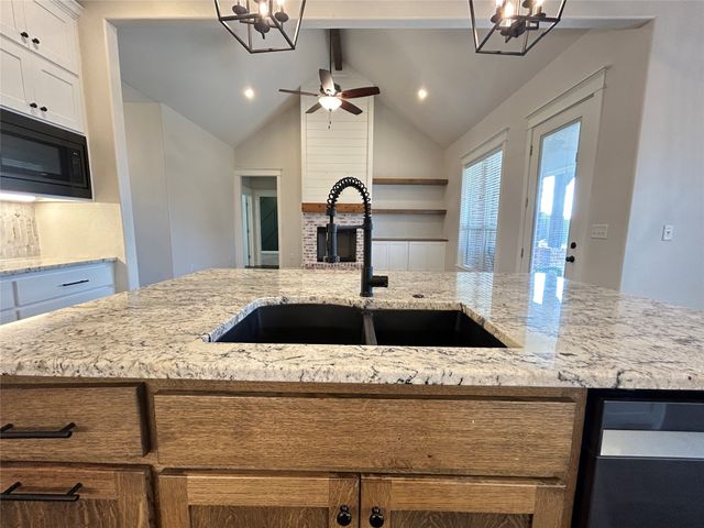 404 Cody Circle N, Sulphur Springs, TX 75482