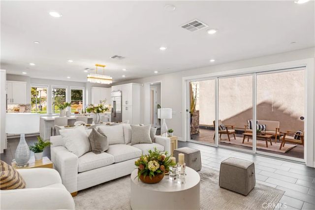 238 Chorus, Irvine, CA 92618