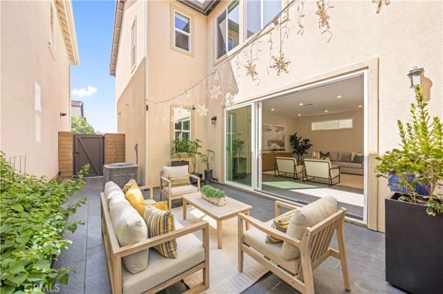 238 Chorus, Irvine, CA 92618