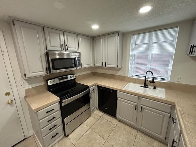 5930 Welch Ave, Stockton, CA 95210