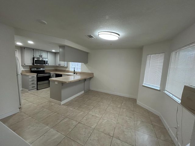 5930 Welch Ave, Stockton, CA 95210