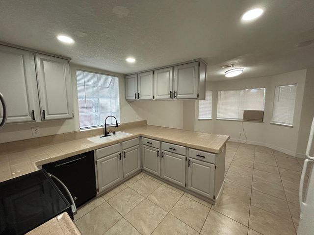 5930 Welch Ave, Stockton, CA 95210