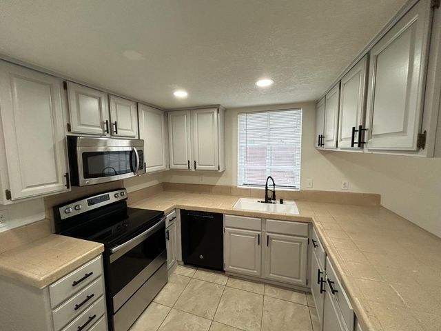 5930 Welch Ave, Stockton, CA 95210