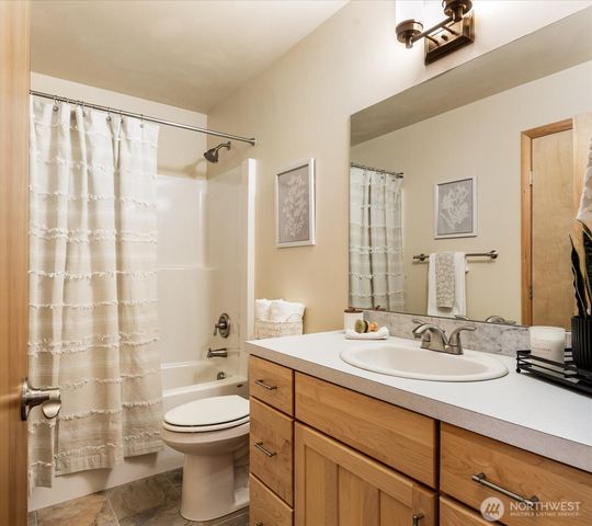 1809 Watkins Road, Freeland, WA 98249