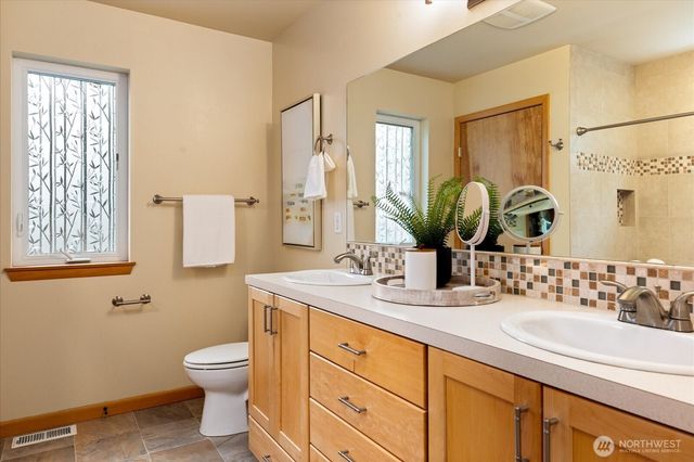 1809 Watkins Road, Freeland, WA 98249