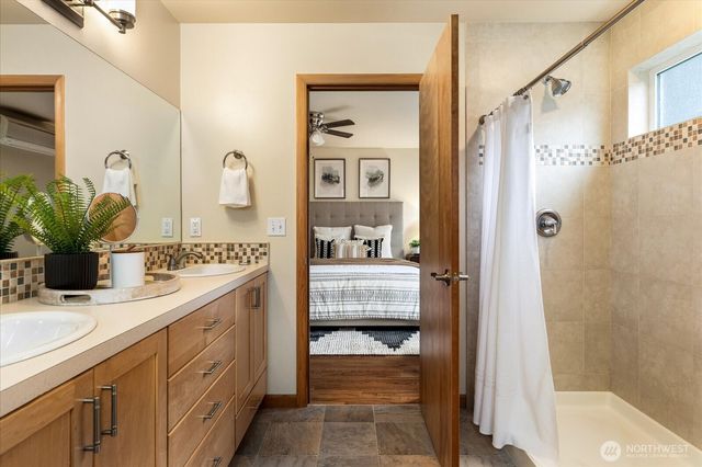 1809 Watkins Road, Freeland, WA 98249