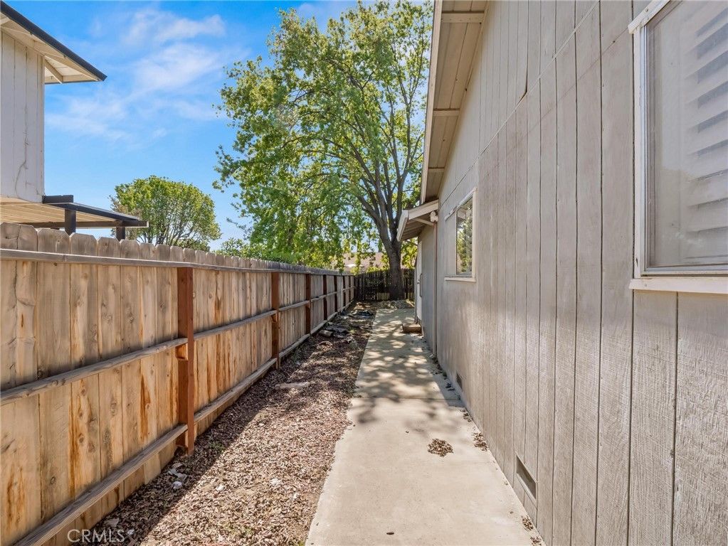 Image 40 of property listing at 873 Cedar, Lemoore, CA 93245