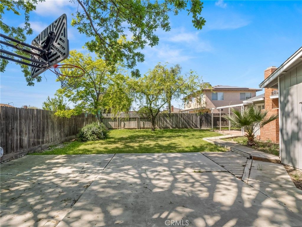 Image 6 of property listing at 873 Cedar, Lemoore, CA 93245