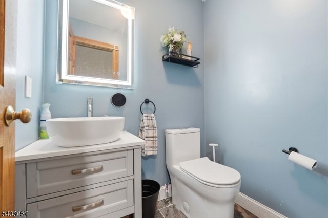 4 Meadow Oak Dr, Frelinghuysen Twp., NJ 07825
