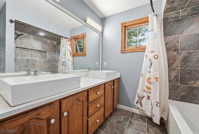 4 Meadow Oak Dr, Frelinghuysen Twp., NJ 07825