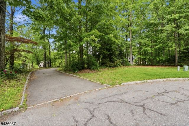 4 Meadow Oak Dr, Frelinghuysen Twp., NJ 07825