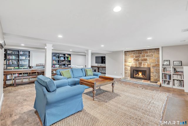 7 Hemlock Trail, Trumbull, CT 06611