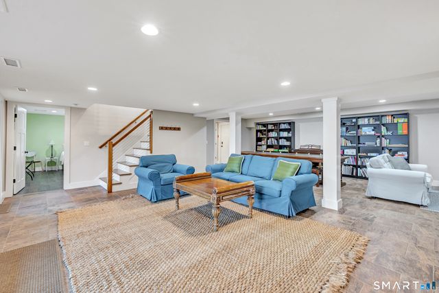 7 Hemlock Trail, Trumbull, CT 06611