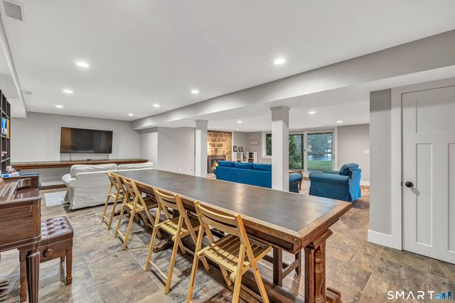 7 Hemlock Trail, Trumbull, CT 06611