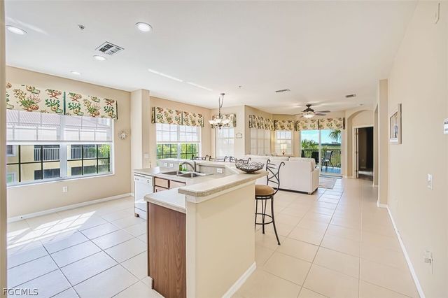 20061 Sanibel View CIR 201, Fort Myers, FL 33908