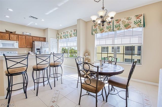 20061 Sanibel View CIR 201, Fort Myers, FL 33908