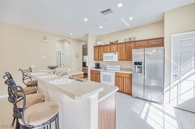 20061 Sanibel View CIR 201, Fort Myers, FL 33908