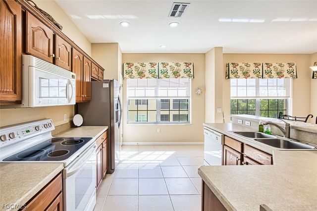 20061 Sanibel View CIR 201, Fort Myers, FL 33908