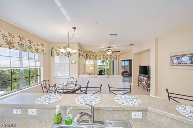 20061 Sanibel View CIR 201, Fort Myers, FL 33908