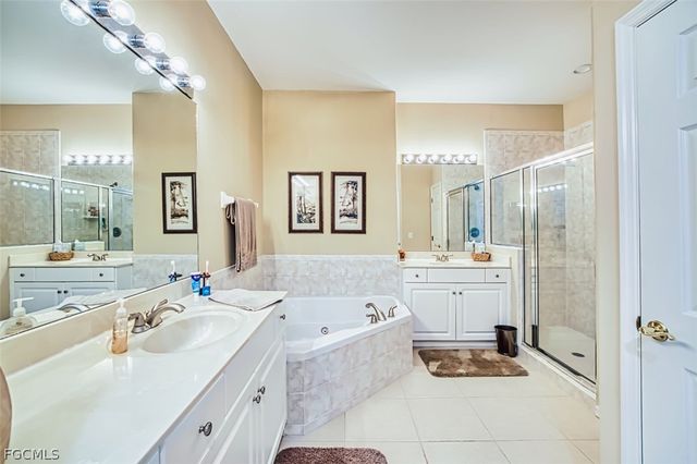 20061 Sanibel View CIR 201, Fort Myers, FL 33908